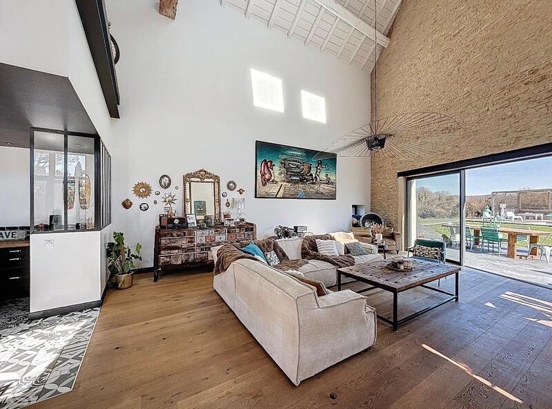 Maison en pierre - 253 m² - 7 pièces