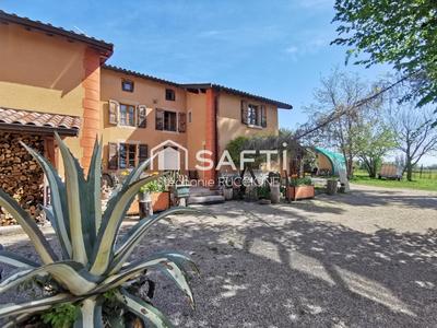 Maison - 240 m² - 6 pièces