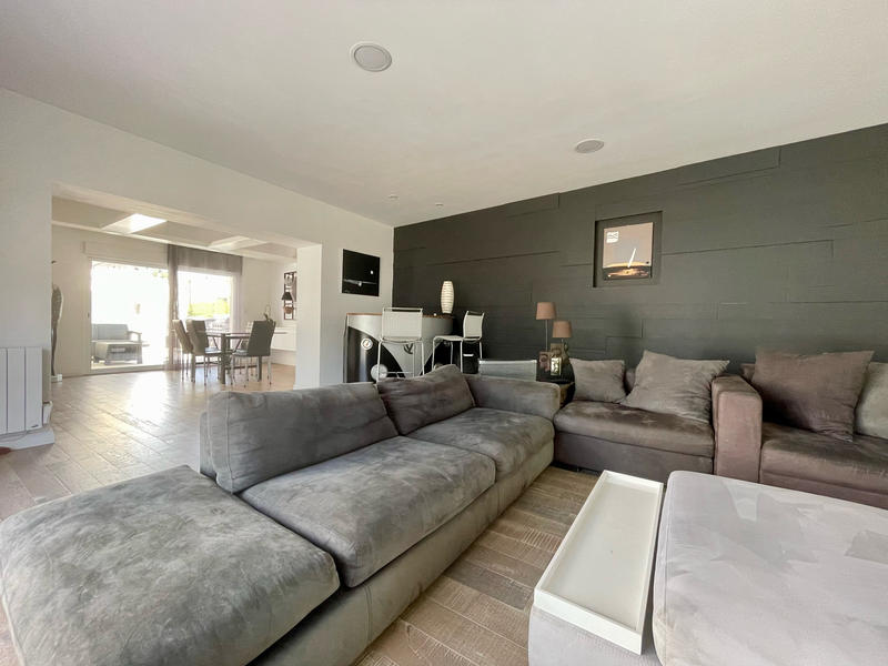 Maison - 243 m² - 6 pièces