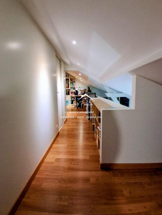 Maison contemporaine - 183 m² - 7 pièces