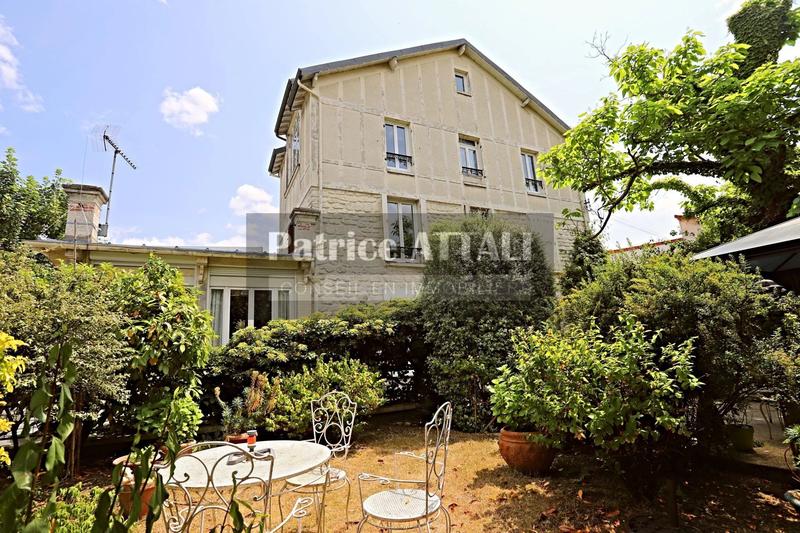 Maison - 420 m² - 12 pièces