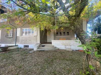 Maison - 285 m² - 10 pièces