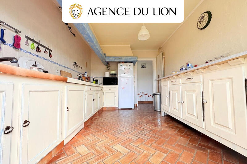 Maison - 180 m² - 7 pièces