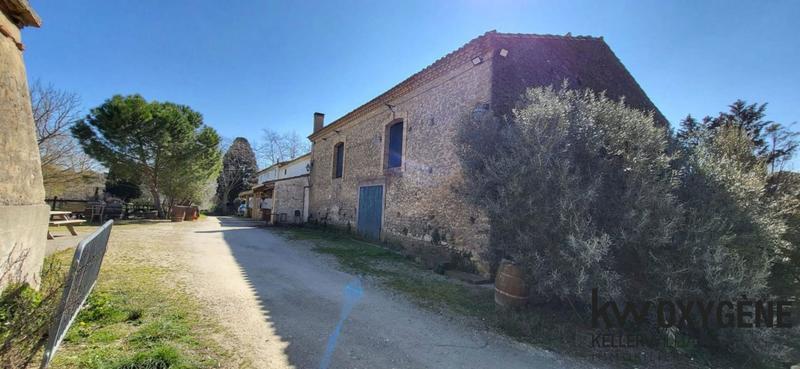 Propriété - 800 m²