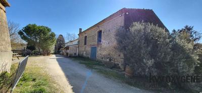 Propriété - 800 m²