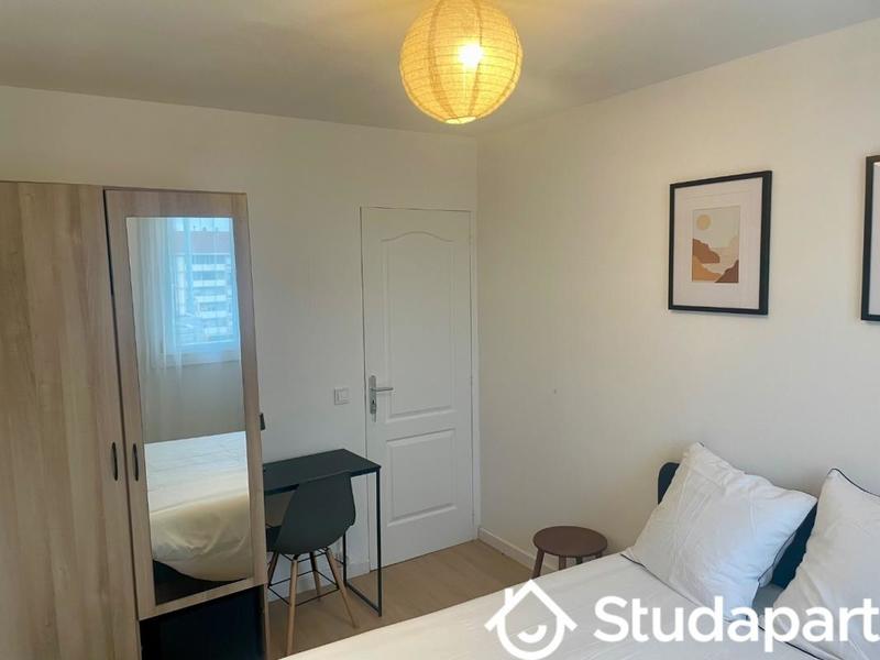 Chambre - 11 m² - 1 pièce