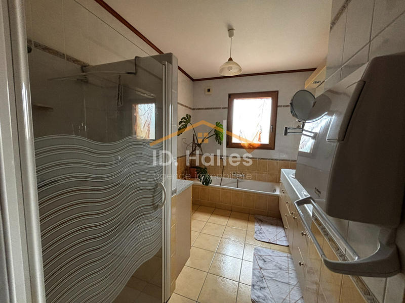 Maison - 245 m² - 10 pièces