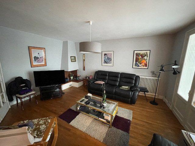 Maison traditionnelle - 143 m² - 8 pièces