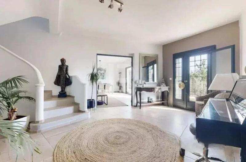 Villa - 260 m² - 8 pièces