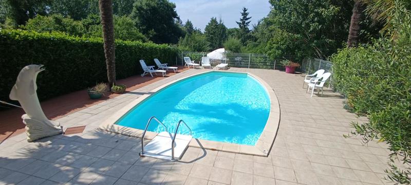 Maison - 320 m² - 11 pièces