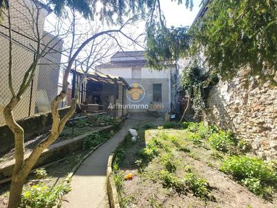 Immeuble - 140 m² - 9 pièces