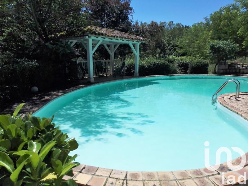 Maison - 300 m² - 15 pièces