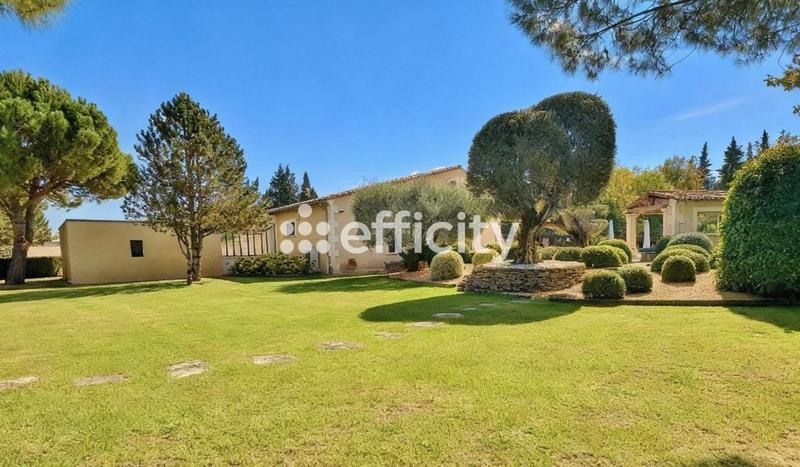 Villa - 300 m² - 7 pièces