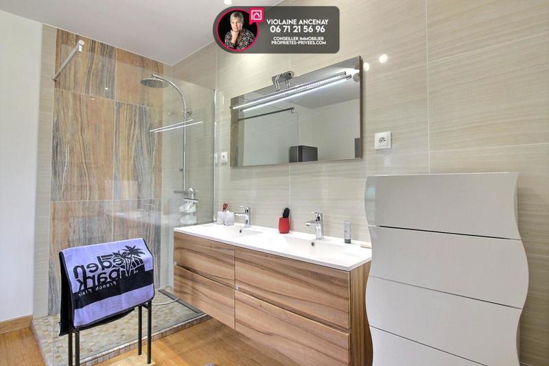 Maison - 340 m² - 13 pièces