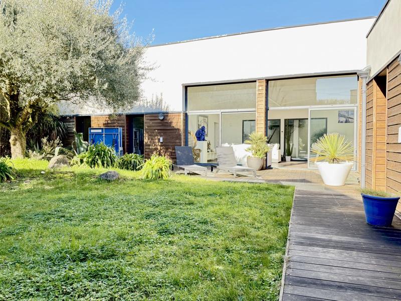 Villa - 203 m² - 9 pièces