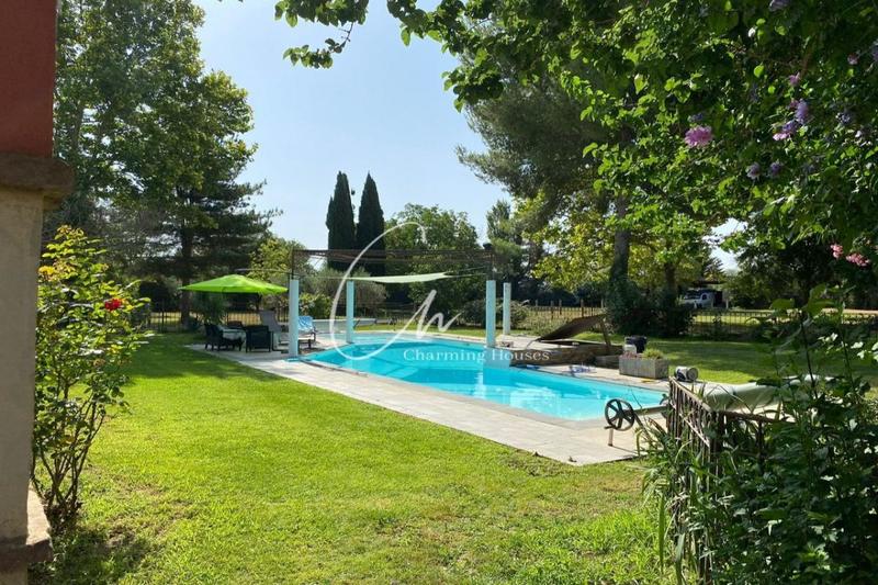 Mas - 360 m² - 9 pièces