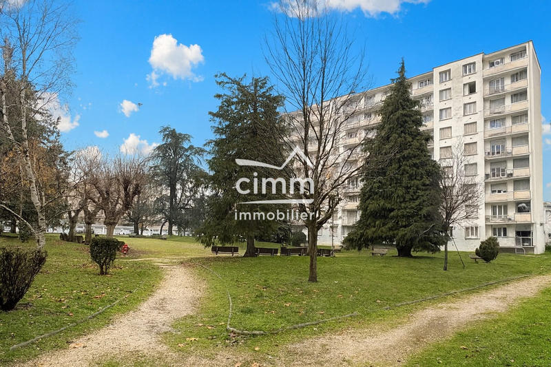 Appartement - 65 m² - 4 pièces