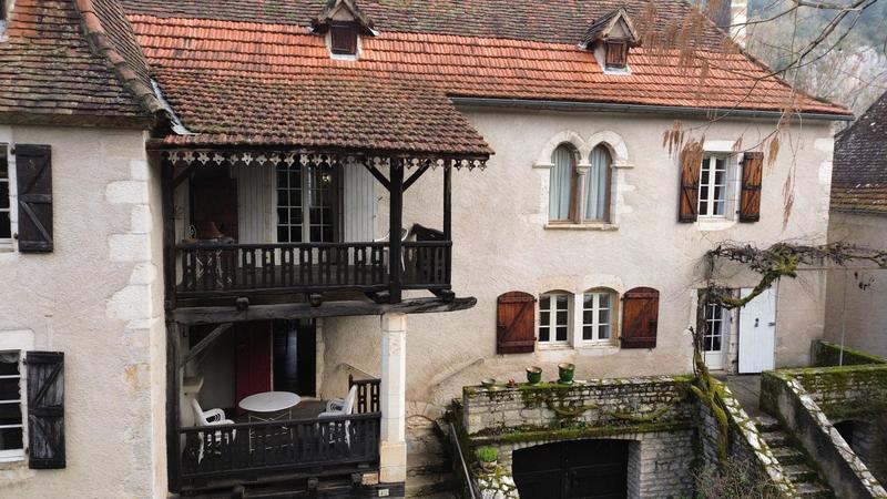 Maison - 220 m² - 10 pièces