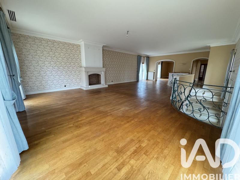 Maison - 293 m² - 9 pièces