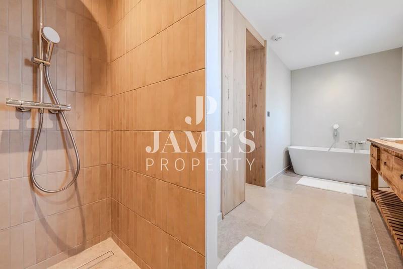 Maison - 210 m² - 6 pièces