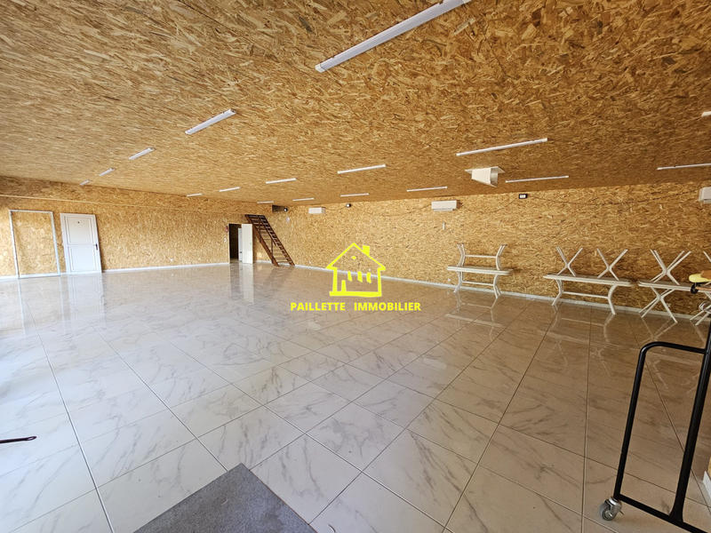 Maison - 1 000 m² - 30 pièces