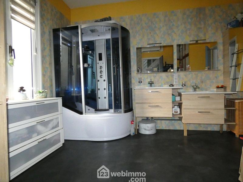 Maison - 233 m² - 9 pièces