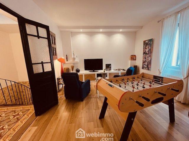 Maison - 224 m² - 6 pièces