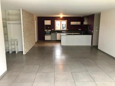 Maison - 99 m² - 4 pièces