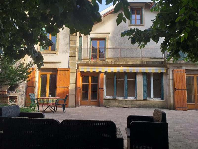 Maison - 250 m² - 8 pièces