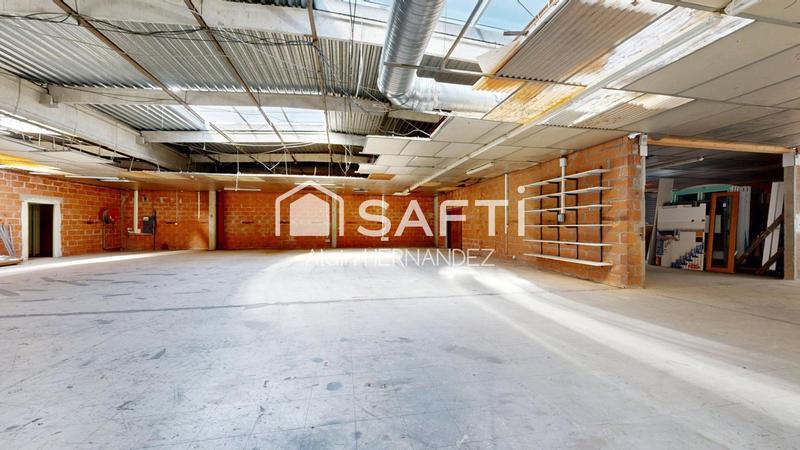 Local commercial - 1 121 m² - 2 pièces