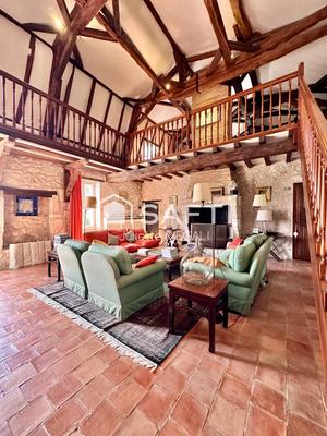 Maison - 550 m² - 16 pièces