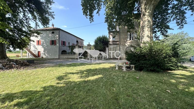 Maison - 265 m² - 11 pièces