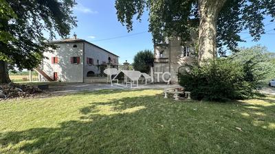 Maison - 265 m² - 11 pièces