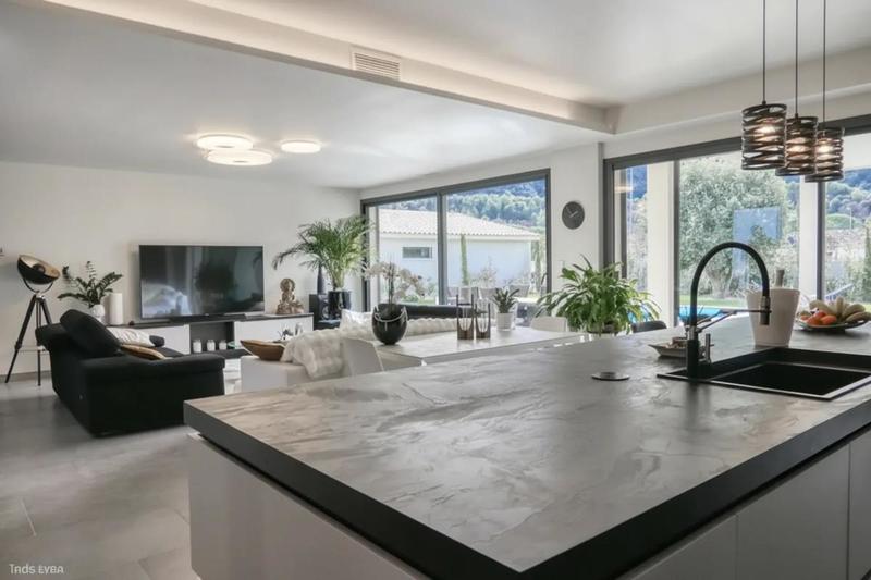 Maison - 200 m² - 7 pièces