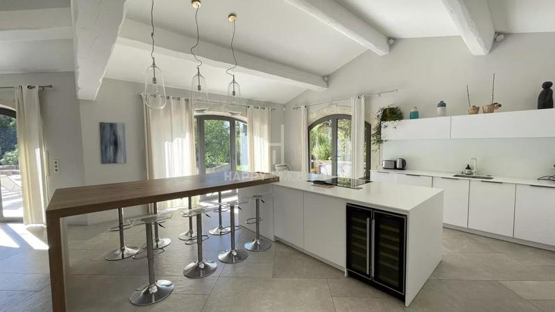 Maison - 222 m² - 7 pièces