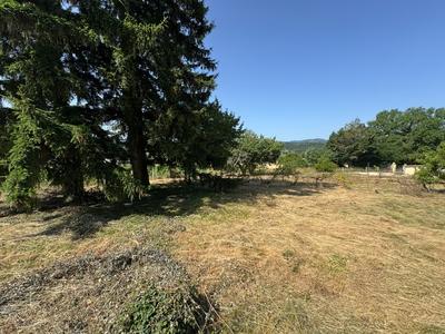 Terrain constructible - 1 049 m²
