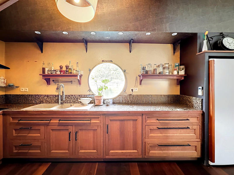 Péniche - 170 m² - 7 pièces