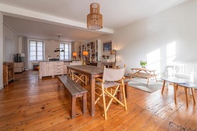 Maison - 219 m² - 5 pièces