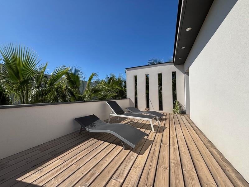 Maison - 261 m² - 7 pièces