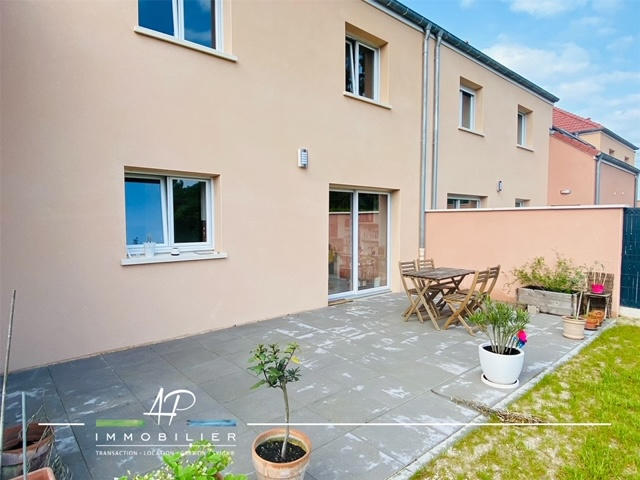 Maison - 97 m² - 5 pièces