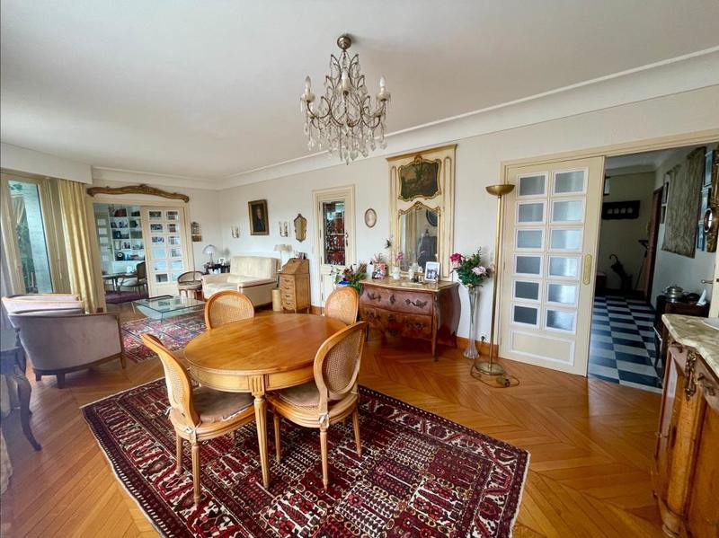 Appartement bourgeois - 185 m² - 5 pièces