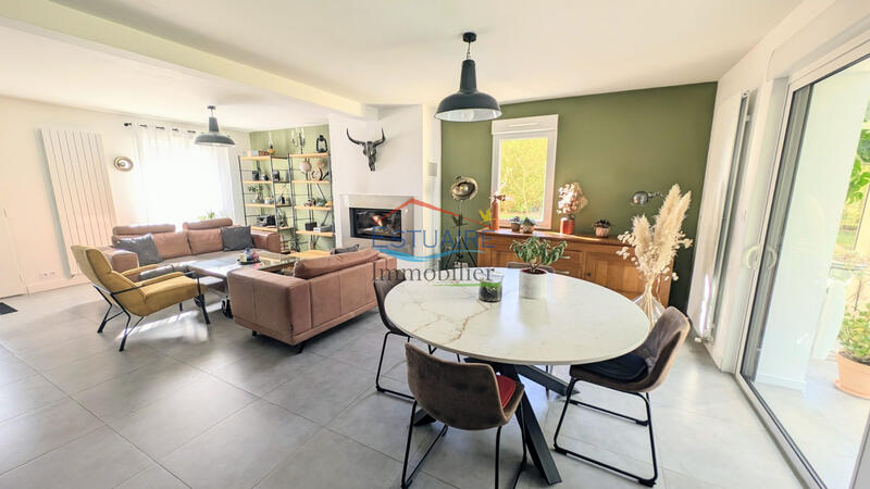 Maison traditionnelle - 139 m² - 6 pièces