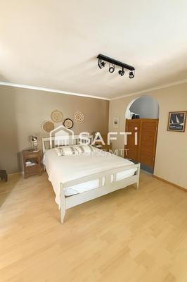 Maison - 231 m² - 7 pièces