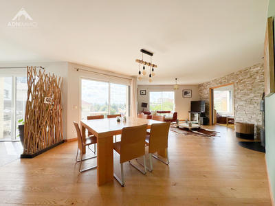 Maison - 280 m² - 6 pièces