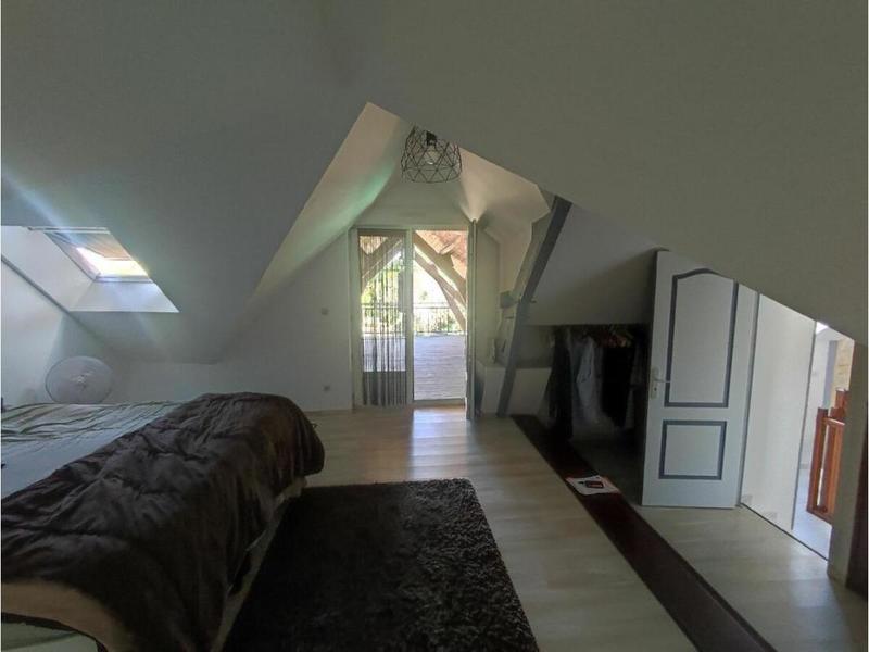 Propriété - 238 m² - 10 pièces