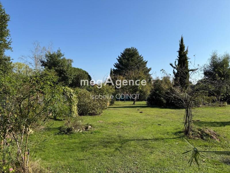Terrain constructible - 1 018 m²