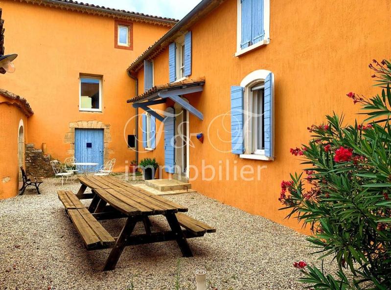 Propriété - 600 m²