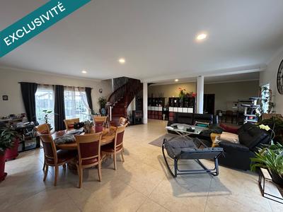 Maison - 322 m² - 14 pièces