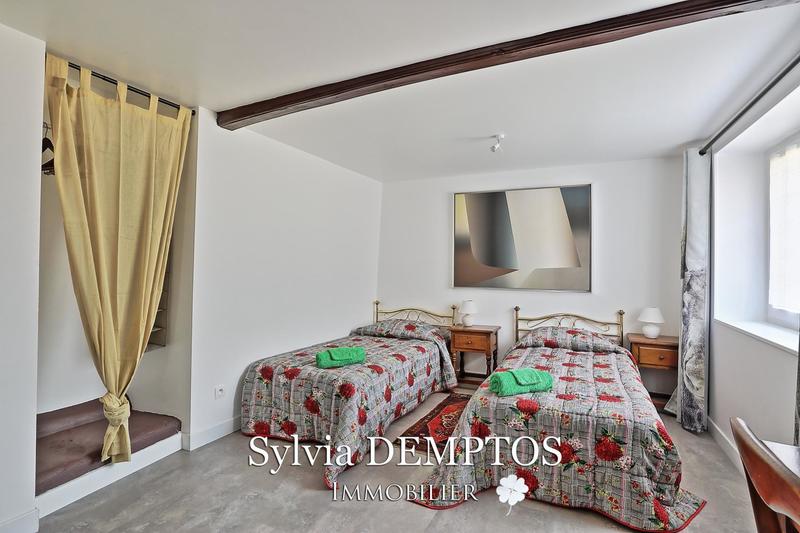 Maison - 350 m² - 10 pièces