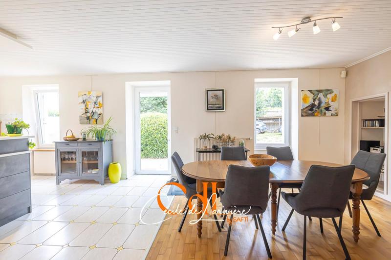 Maison - 223 m² - 8 pièces